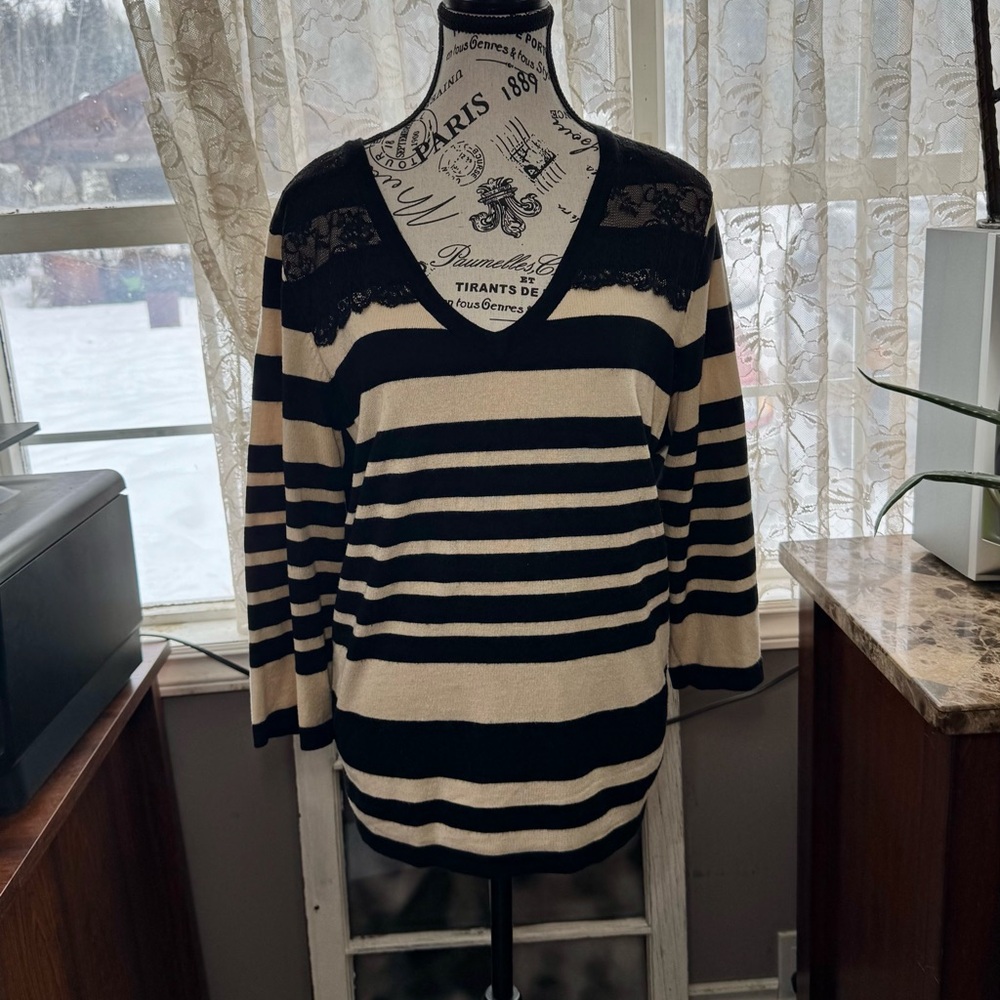 Lane Bryant Black and Cream V-Neck Sweater for Casual Wear